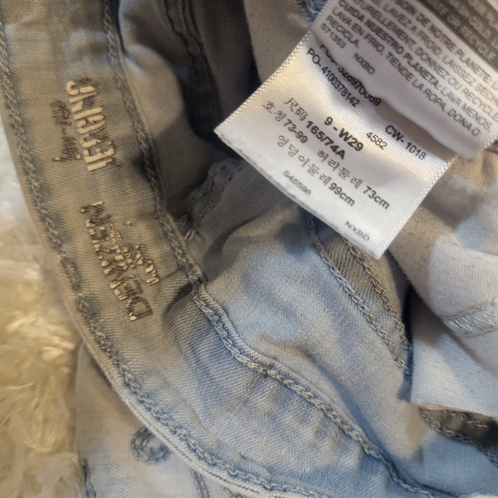 Denizen by Levi's Jegging Cut Off Shorts, Light Wash Blue, Size 9 - Picture 8 of 8